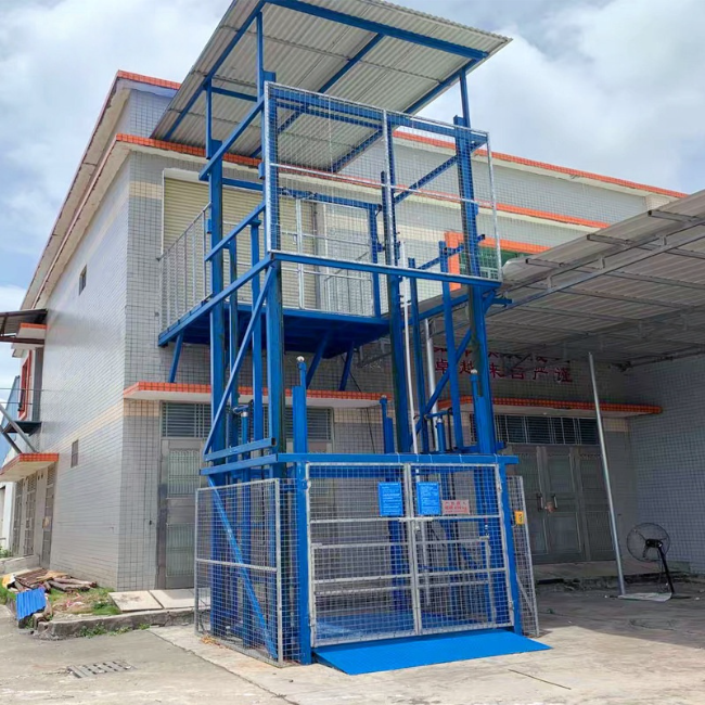 连城建材厂室外升降货梯安装